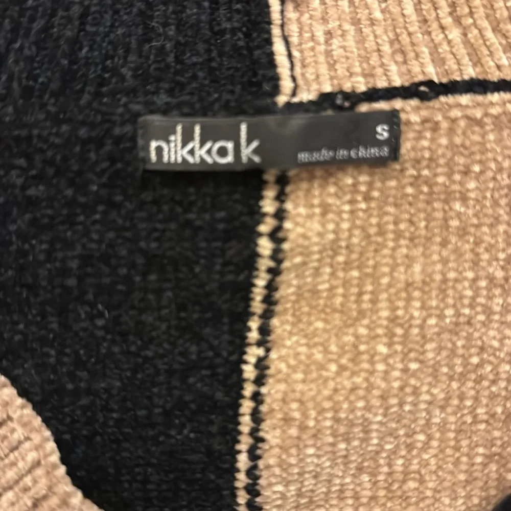 Nikkak V-Neck Sweater S - Picture 5 of 5